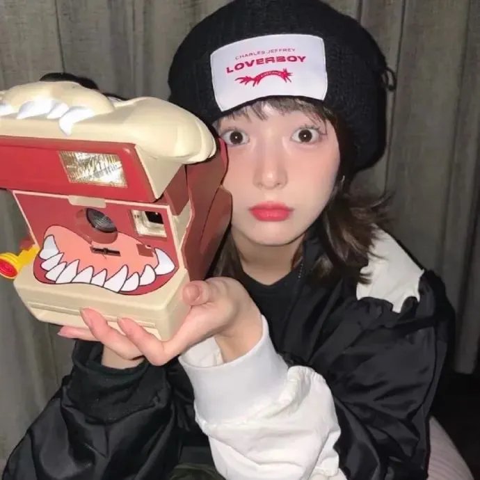 千万别抬头 封面